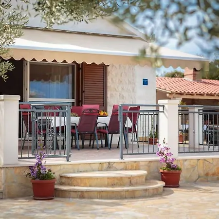 Mutnik - Mirca Villa Supetar
